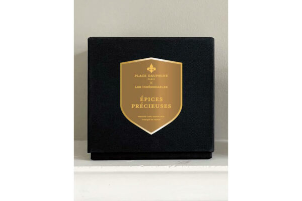 Elegant box for this Épices Précieuses luxury candle