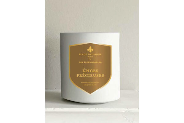 Épices Précieuses, a top-of-the-range scented candle, a blend of craftsmanship and refinement.